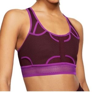 Nike Swoosh Ultra Breathe Sports Bra Size Medium NWT